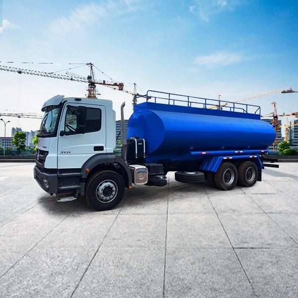 Camión cisterna de agua