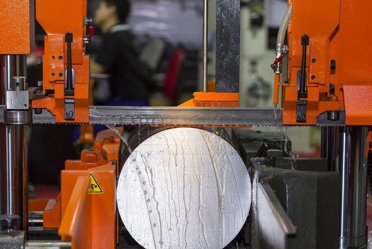 Sierra de cinta horizontal