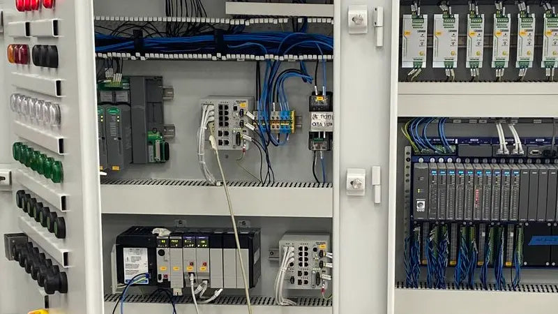Sistemas de control PLC para líneas