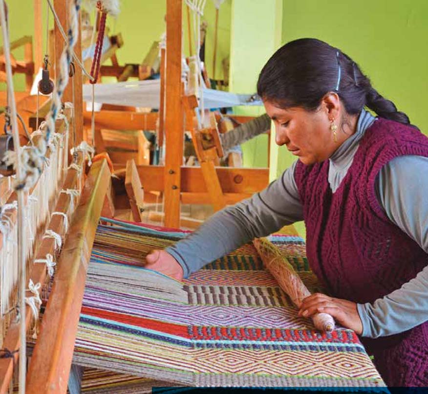 Tejido y urdido (populares por eficiencia en telas planas)